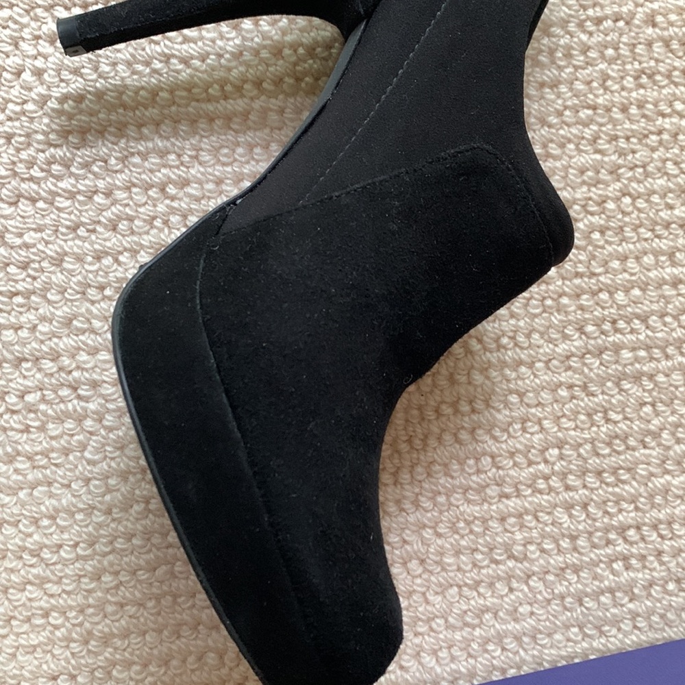 Worn Once, Perfect Like New Condition Stuart Weit… - image 6